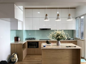 Tìm hiểu về đặc điểm tủ bếp acrylic? Tủ bếp acrylic có bền không?